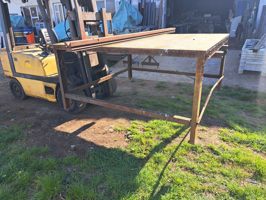 Vând mese metalice pentru sudura