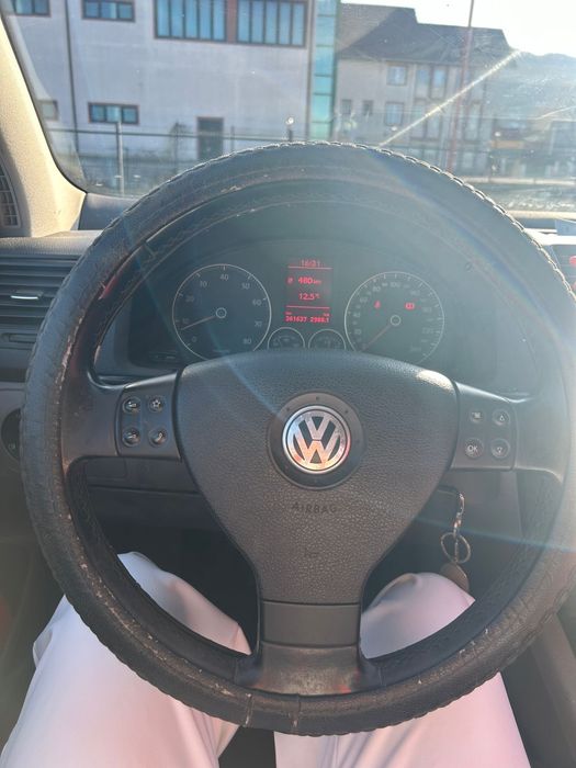Vând Volkswagen Golf 5