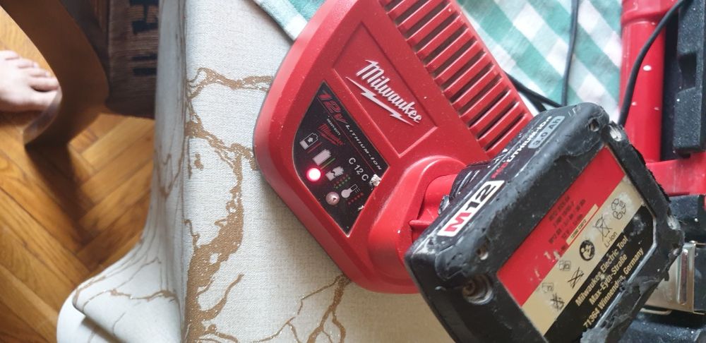 Milwaukee Masina de gaurit si infiletat