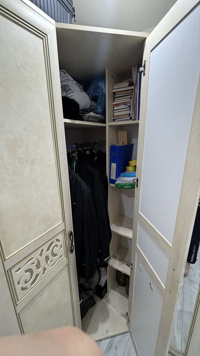 Прихожий шкаф вещей