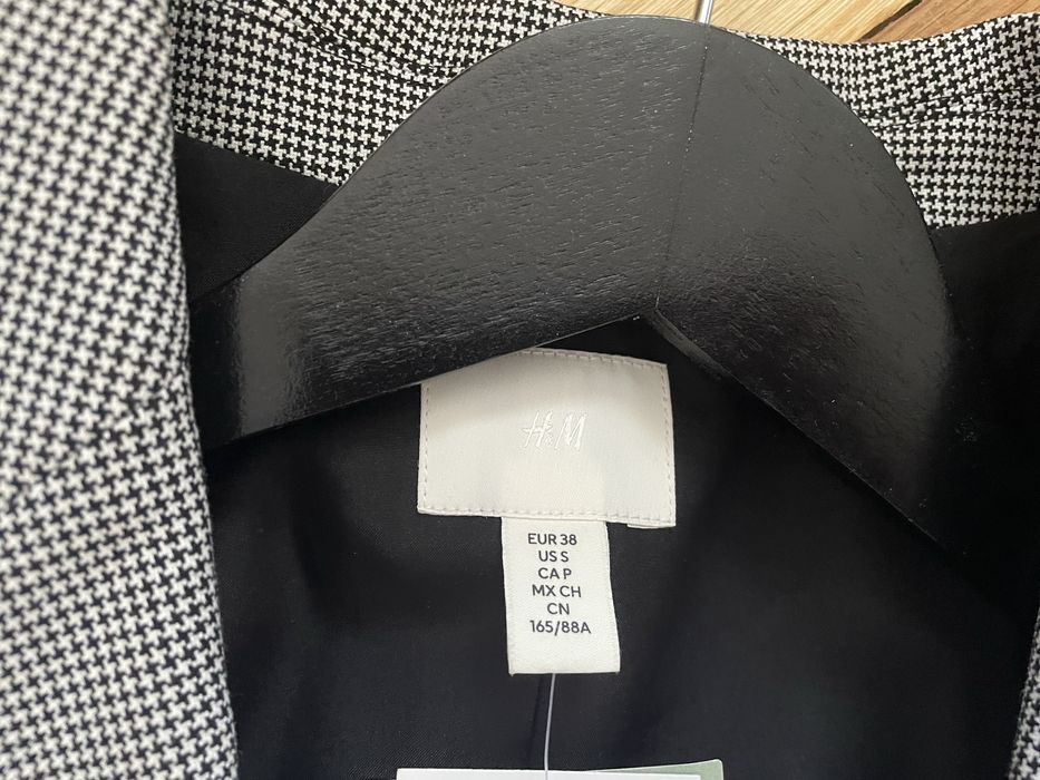 Вталено сако H&M