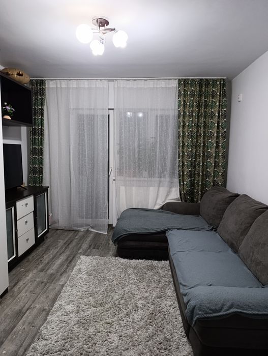 Inchiriez apartament cu 3 camere, decomandat, Dambul Pietros