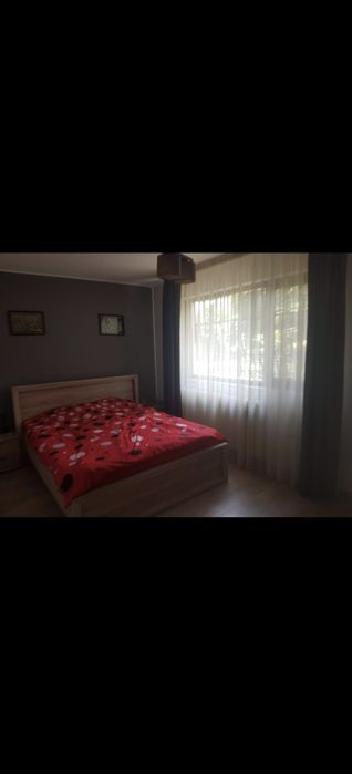 Vand apartament 3 camere 80mp +curte