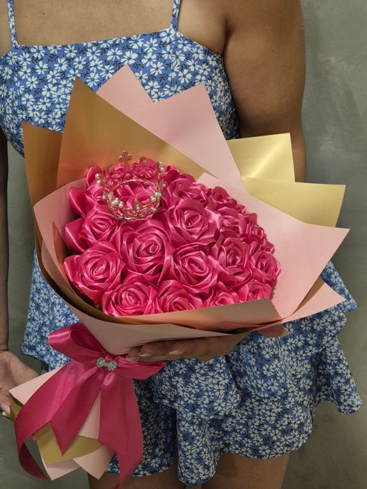 Букети от сатенени рози