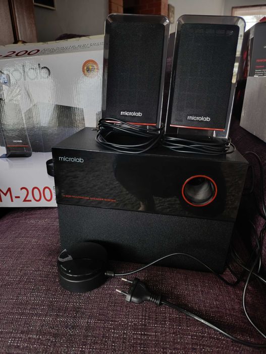 Продам колонки Microlab M-200