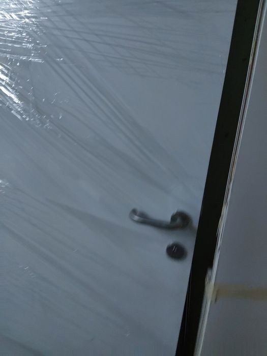 Бяла интериорна врата