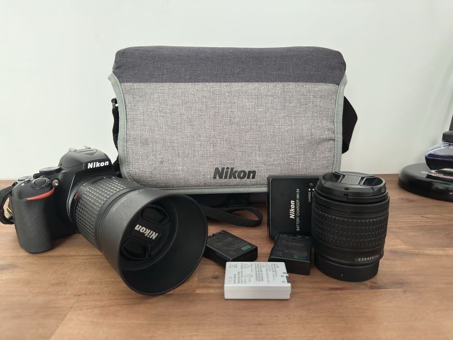 Nikon D3500 cu doua obiective