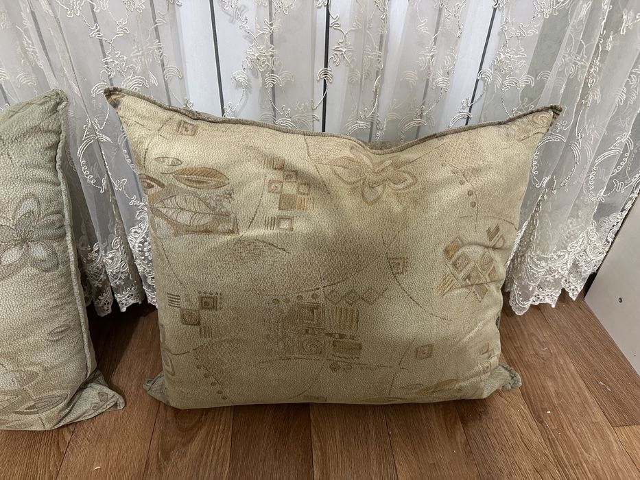 2 подушки от дивана