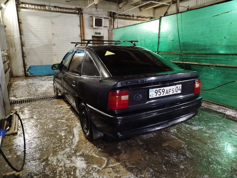 Продам Опель вектра 1.8