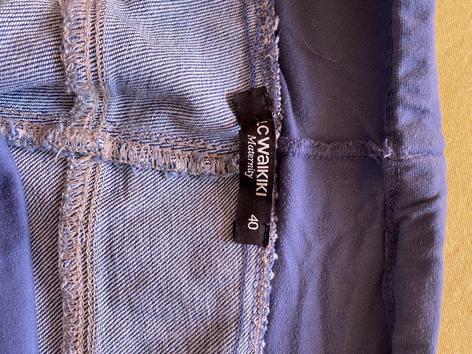 Vand blugi pentru gravide