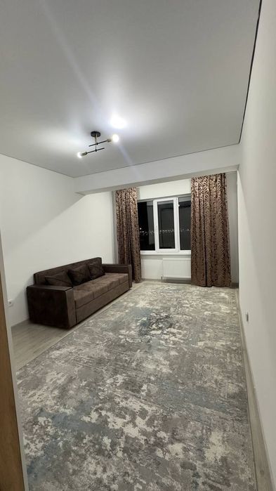 Ищем 1 девушку, возраст не важен.