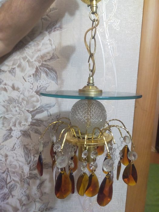 Продам люстру 3500
