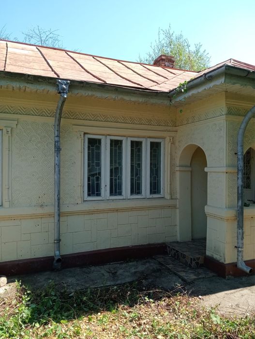 Casă de vânzare în centrul localității Valea Râmnicului – teren 1.300 mp