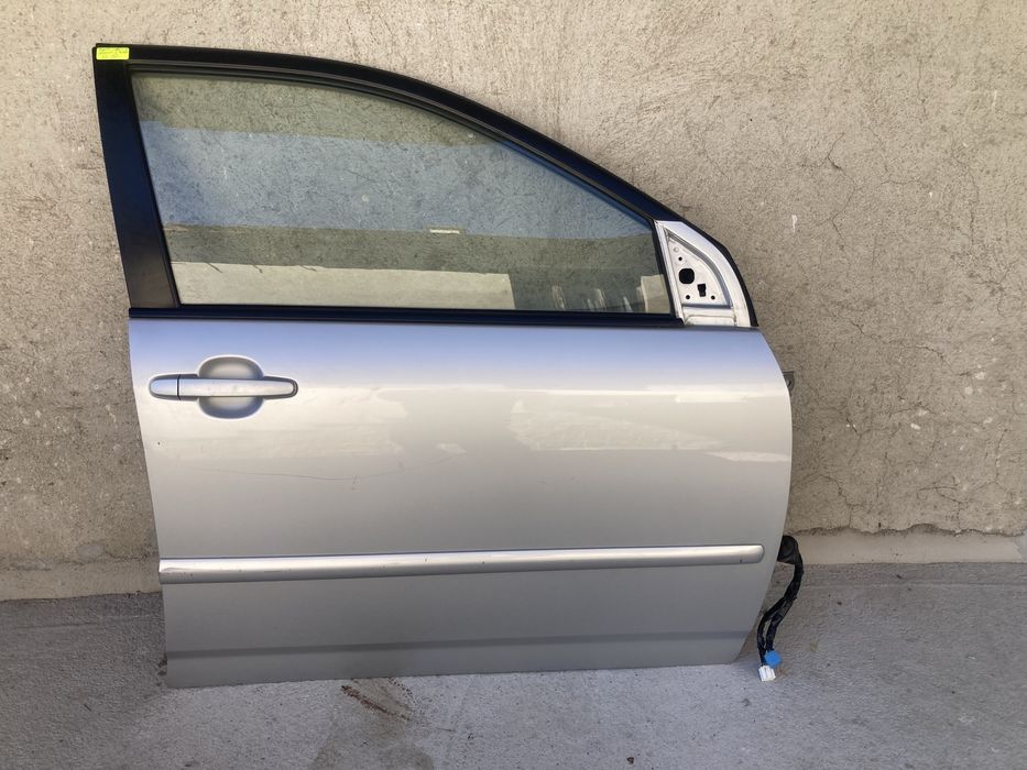 Предна дясна врата за тойота корола хечбек/toyota corolla 02-05г
