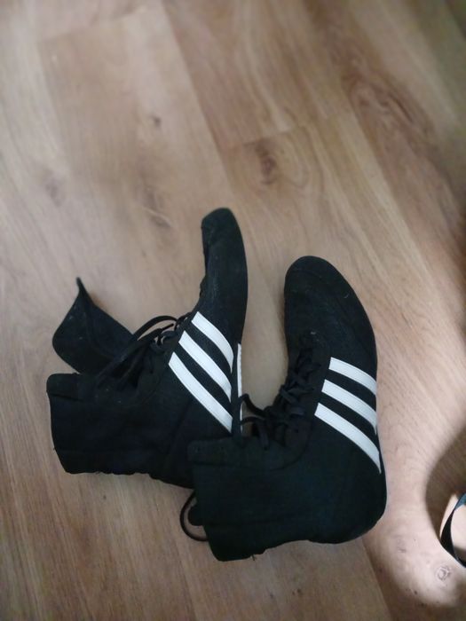 Продавам обувки и протектори