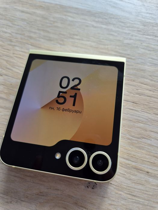 Samsung Flip 6 Gold 512gb 6 месеца гаранция