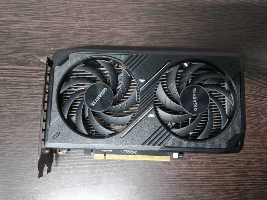 Видеокарта RTX 5050 8gb WindForce Oc