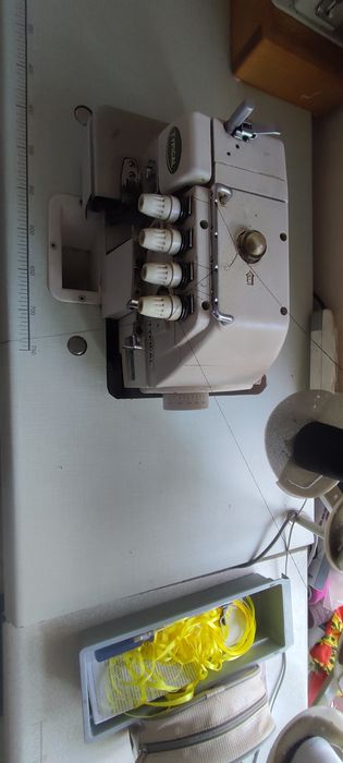 Averlog   tikuv  mashinasi