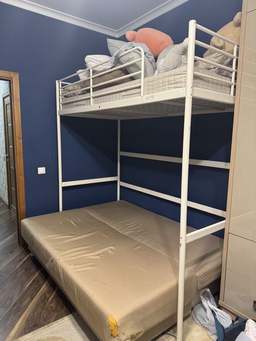 Диван с двухярусной кроватью