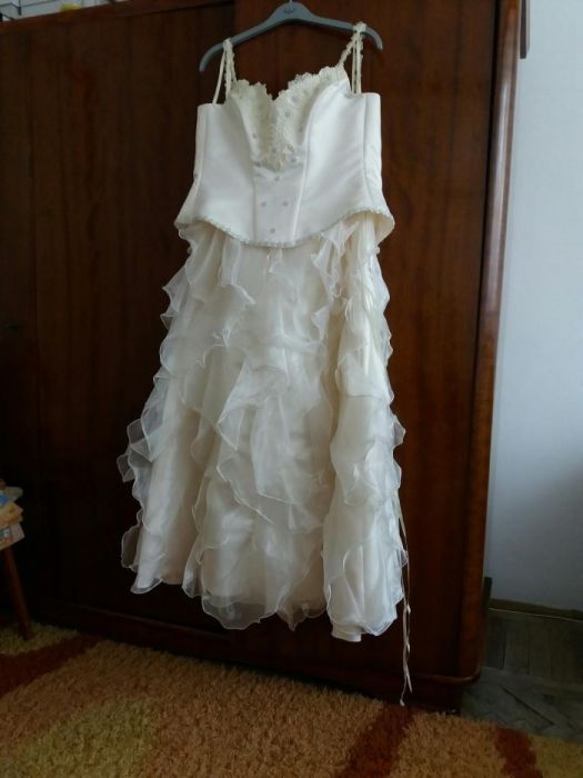 Rochie mireasa culoare crem