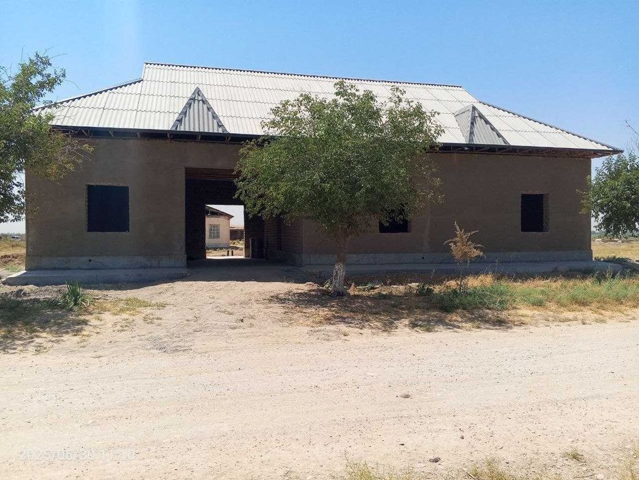 Uy sotiladi 6 sotx 5 xonadan iborat