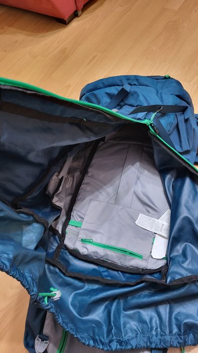 Rucsac drumeție Quechua MH900 40+10L – stare foarte bună
