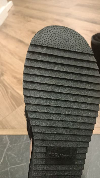 Продам Угги черные