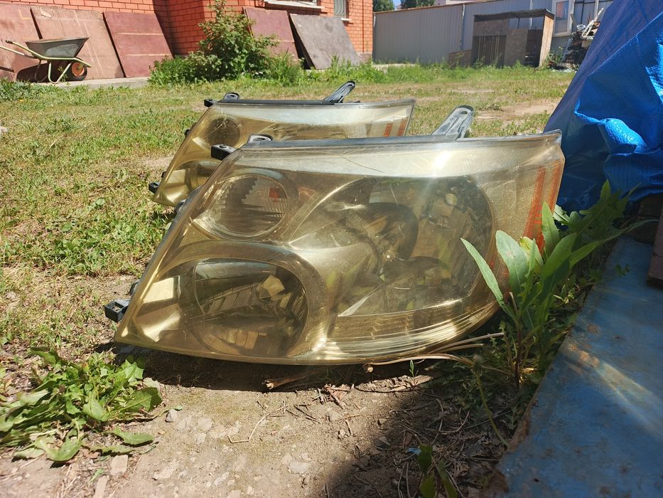 Фара Тойота Альфард