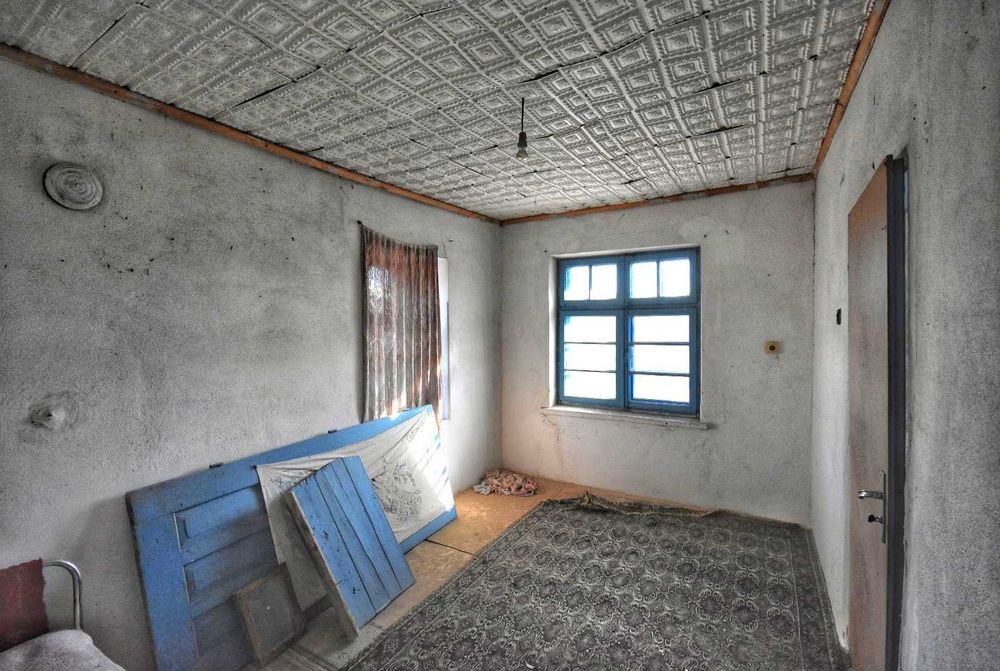 Двуетажна къща в село Долна Липница