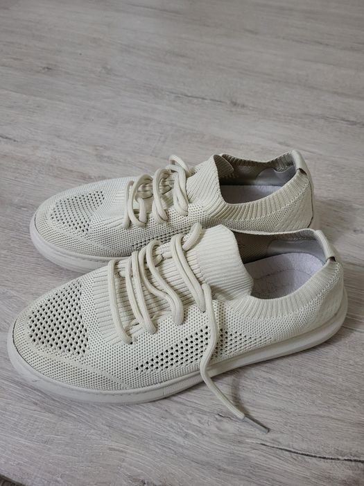 Кроссовки для девушек