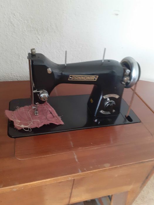 продавам крачна шевна машина Панония,работеща,запазена