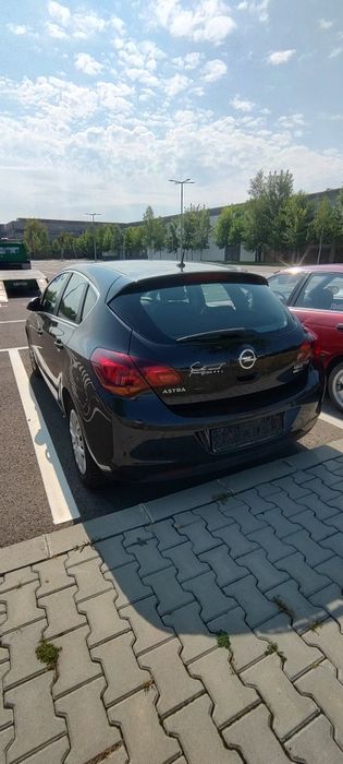 Dezmembrez Opel Astra J diesel