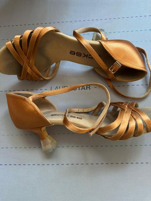 Продам туфли для бальных танцев