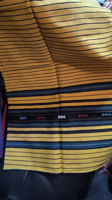 Български национални престилки и възглавници.