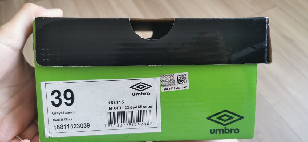 Обувки Umbro номер 39