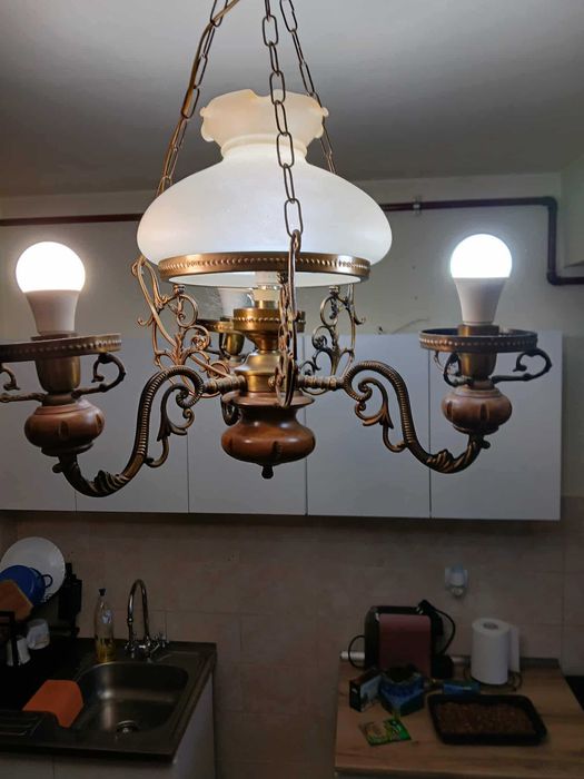 candelabru rustic din alamă și lemn