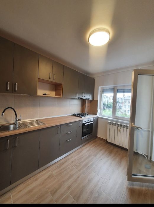Vând apartament 3 camere