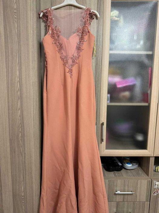 официална рокляя