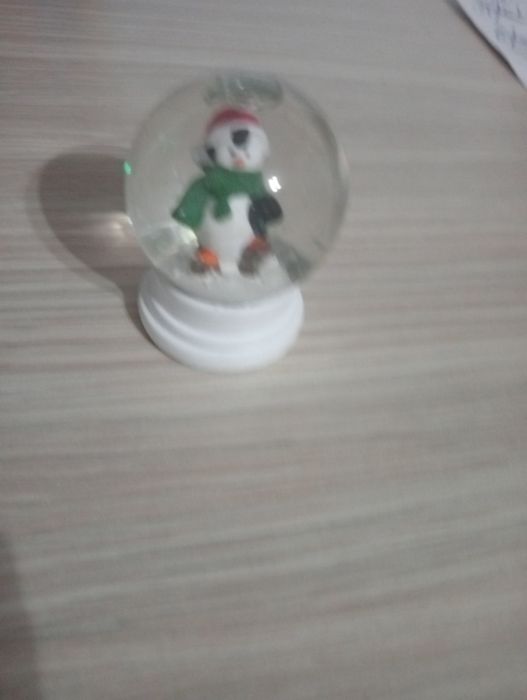 Vand glob cu sclipici și pinguin