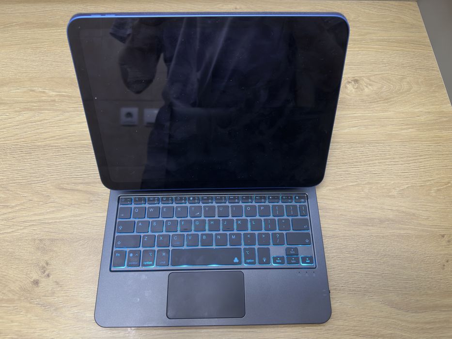 Husa cu tastatura Ipad 11 (a16), magnetica, iluminata