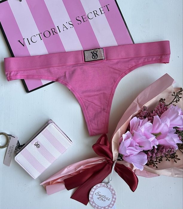 Victoria`s Secret нови оригинални дамски бикини тип прашки M размер