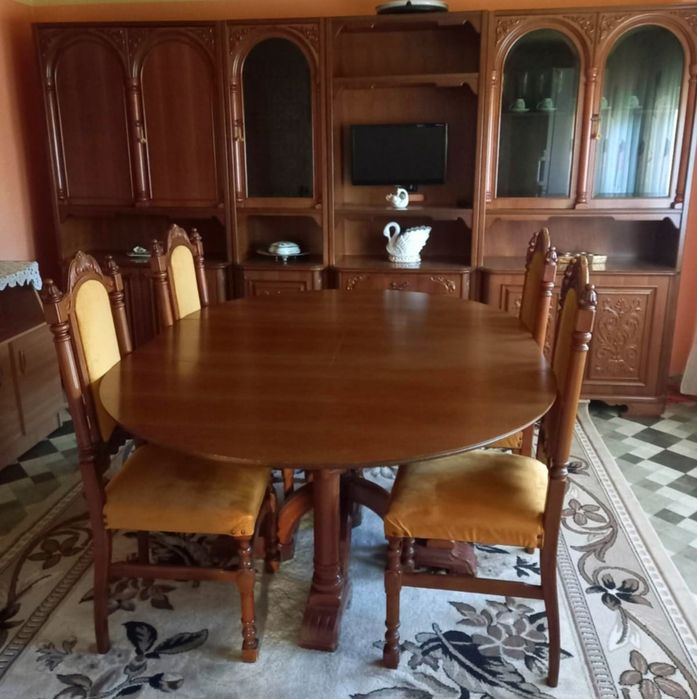 Mobilă clasică Italia + masă și scaune