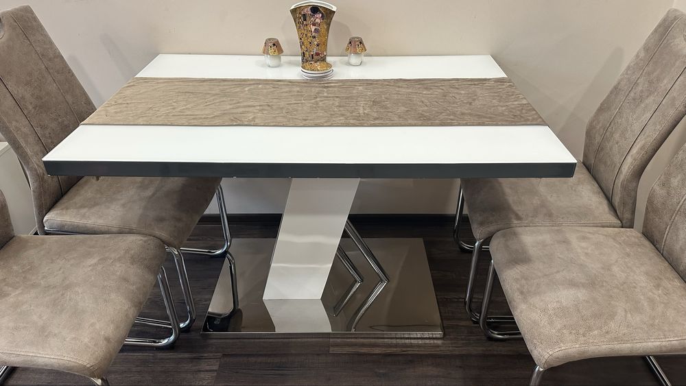 Трапезна маса с 4 стола