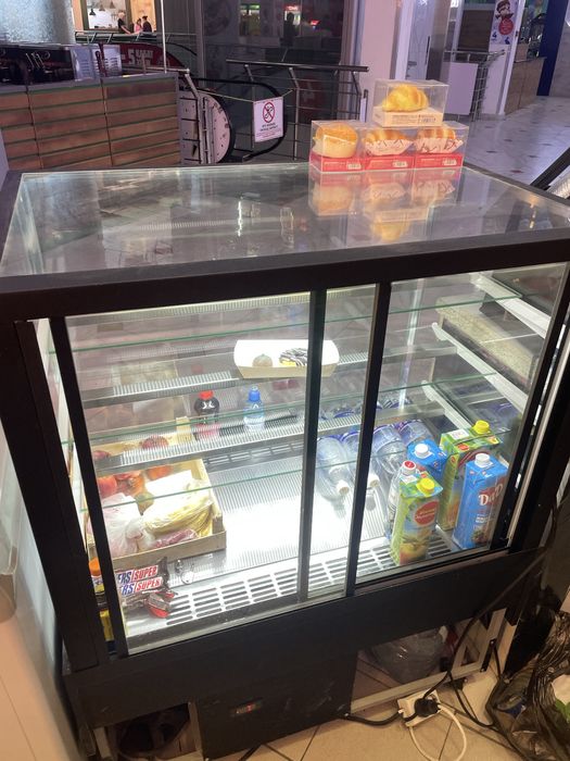 Витринный холодильник