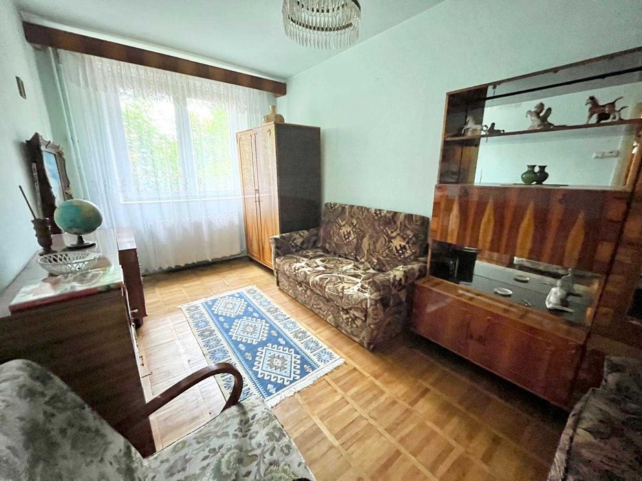 Apartament cu 3 camere si balcon etajul 1 decomandat