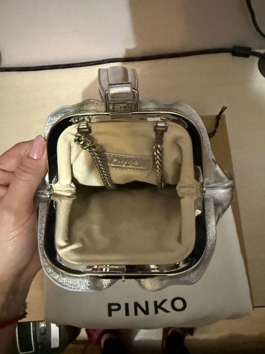 Сребриста чанта Pinko