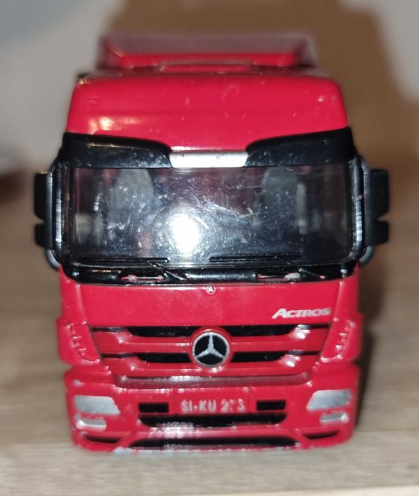 Se vinde macheta camion siku Mercedes