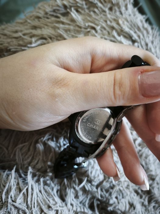 Продам часы под Chanel J12