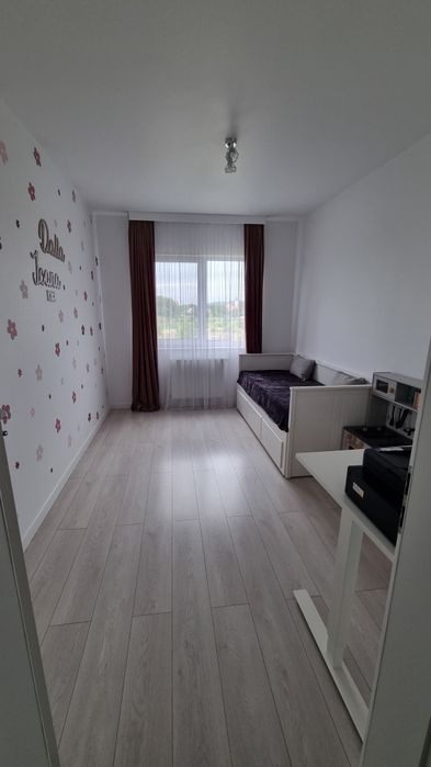 Persoana fizica vand apartament 3 camere
