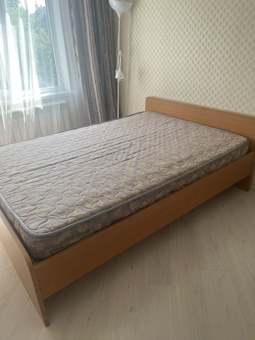 Продам кровать с матрасом 140 на 200